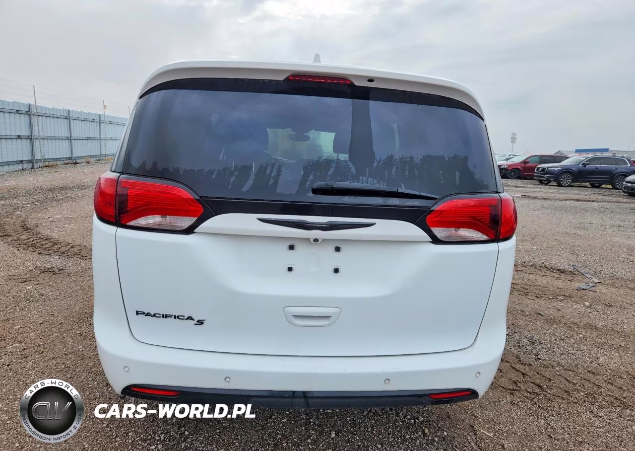 2020 Chrysler Pacifica Touring VIN:2C4RC1FG0LR224145 - 6