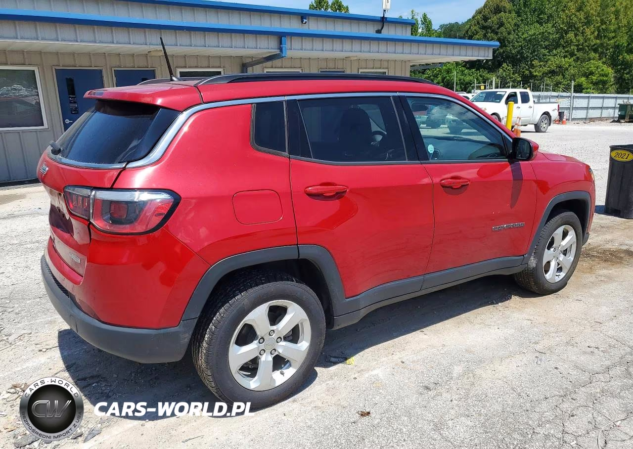 2018 Jeep Compass Latitude VIN:3C4NJDBB2JT232032 - 3
