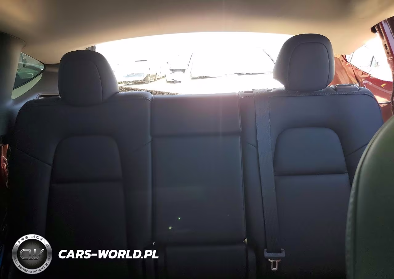 2022 Tesla Model Y VIN:7SAYGDEE2NF541766 - 10