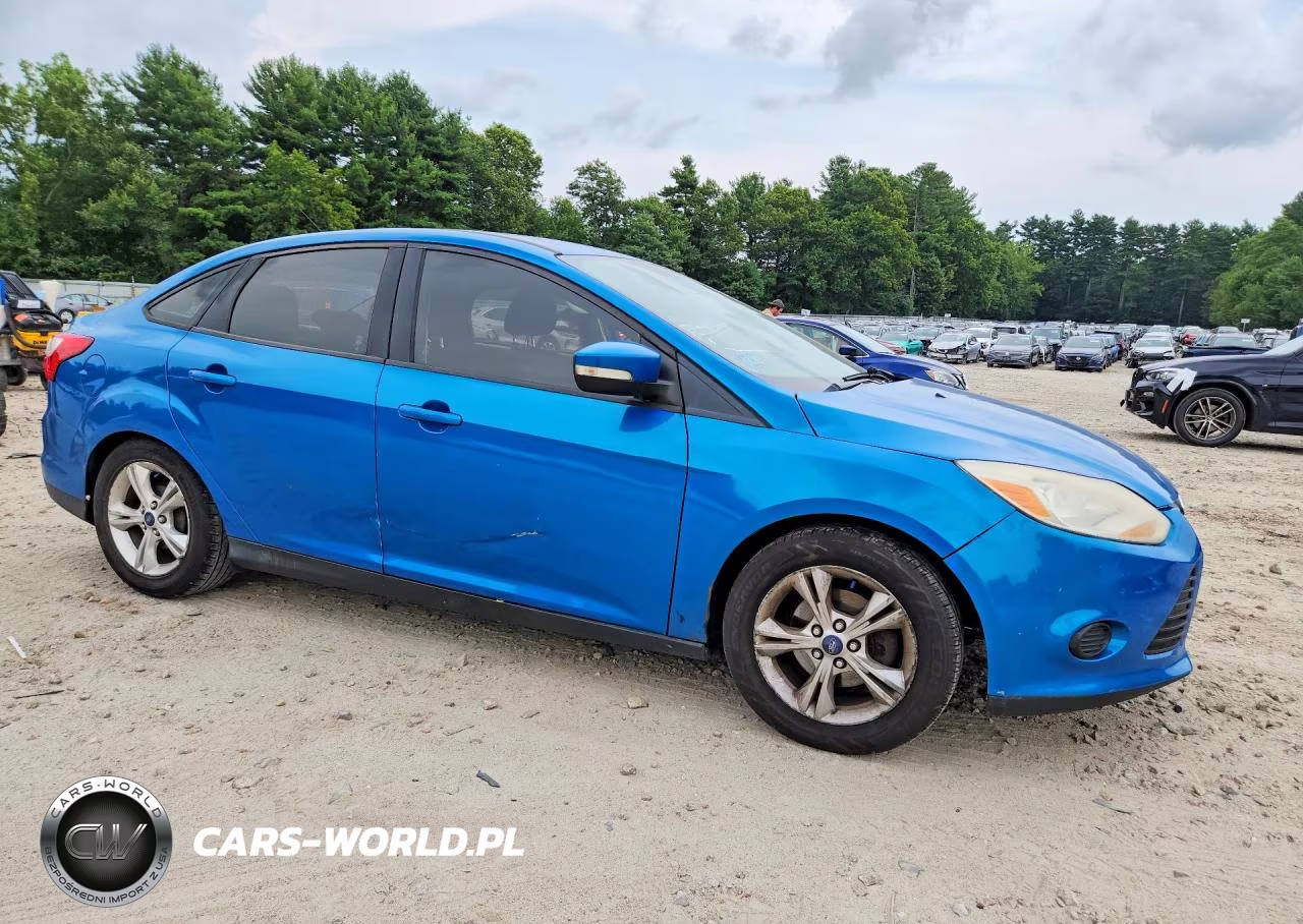 2014 Ford Focus Se VIN:1FADP3F22EL201353 - 4