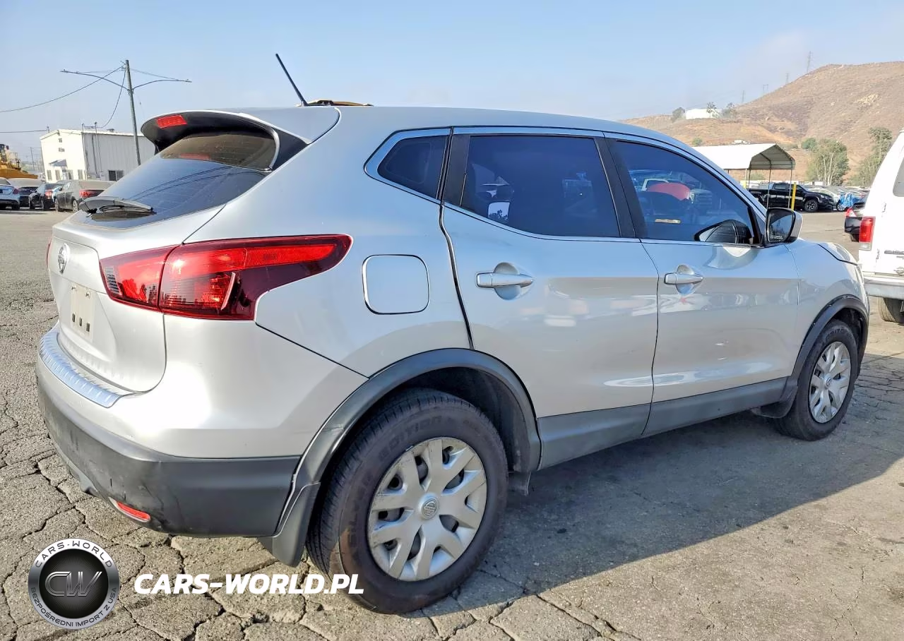 2018 Nissan Rogue Sport S VIN:JN1BJ1CP5JW104702 - 3