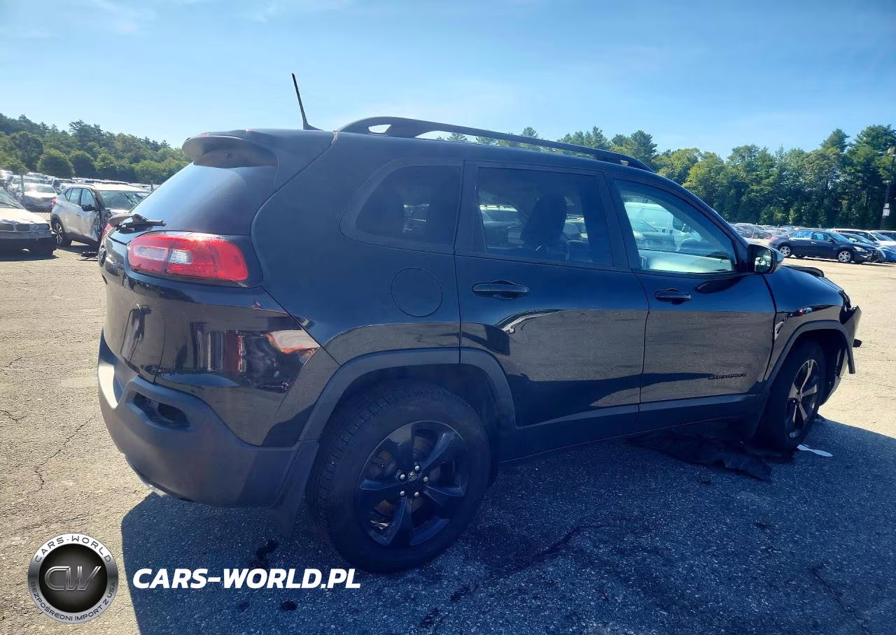 2016 Jeep Cherokee Latitude VIN:1C4PJMCS4GW132556 - 3