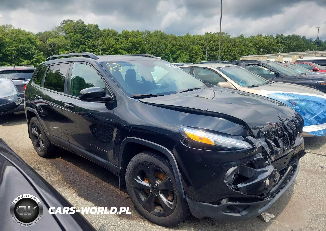 2016 Jeep Cherokee Latitude VIN:1C4PJMCS4GW132556 - 4