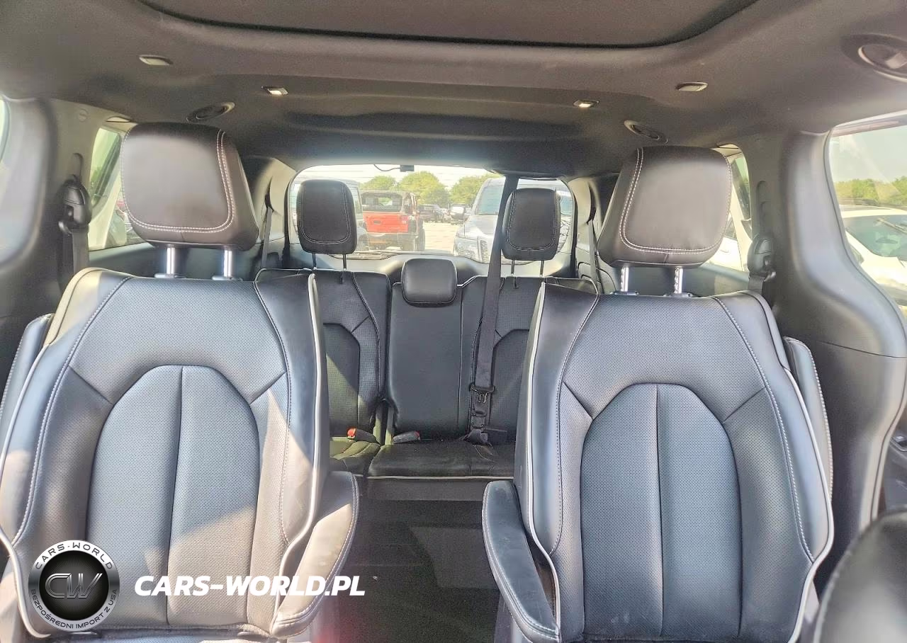 2024 Chrysler Pacifica Hybrid Select VIN:2C4RC1S75RR122029 - 10