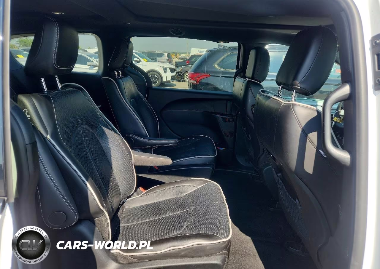 2024 Chrysler Pacifica Hybrid Select VIN:2C4RC1S75RR122029 - 11