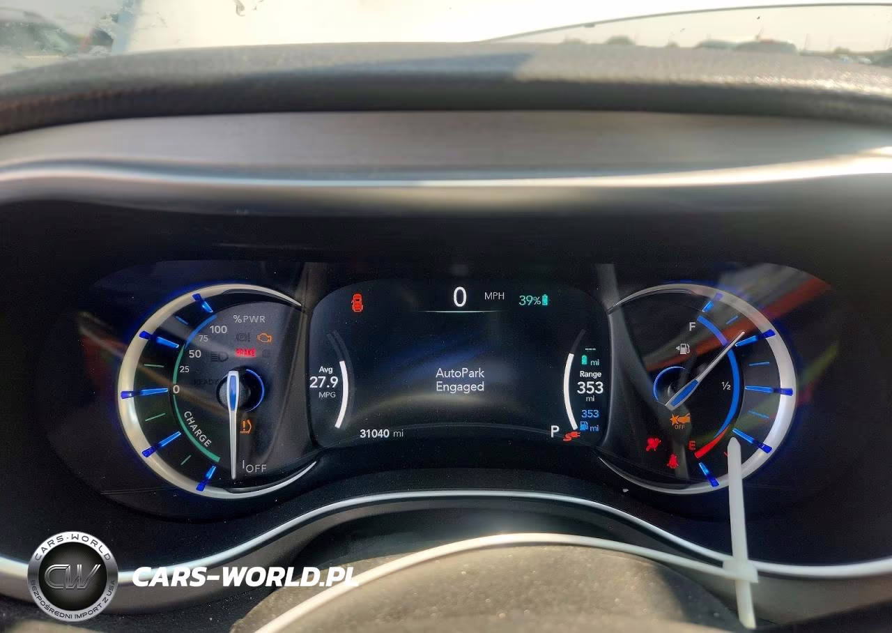2024 Chrysler Pacifica Hybrid Select VIN:2C4RC1S75RR122029 - 9