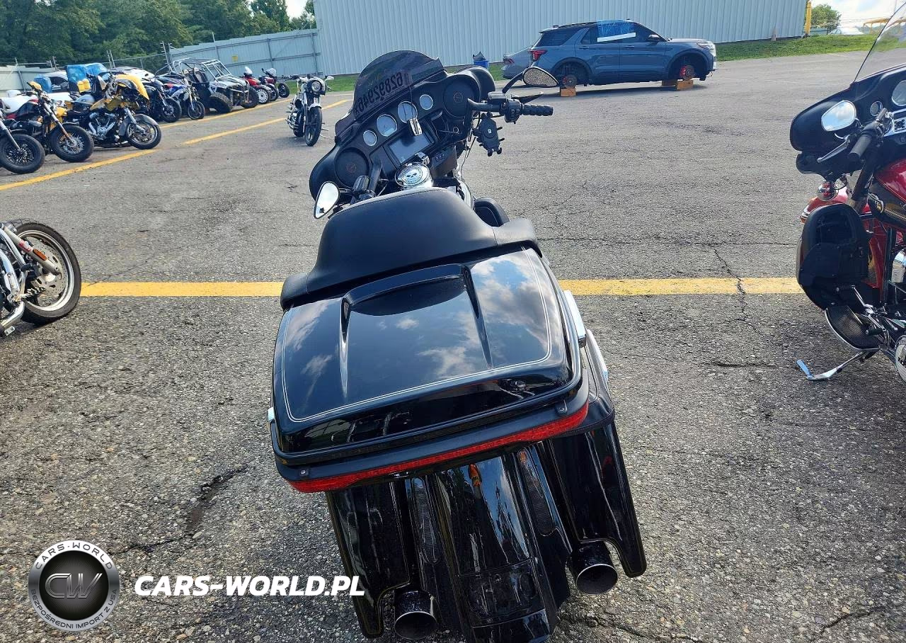 2016 Harley-Davidson Flhtcul Ultra Classic Low VIN:1HD1KDM18GB689226 - 4