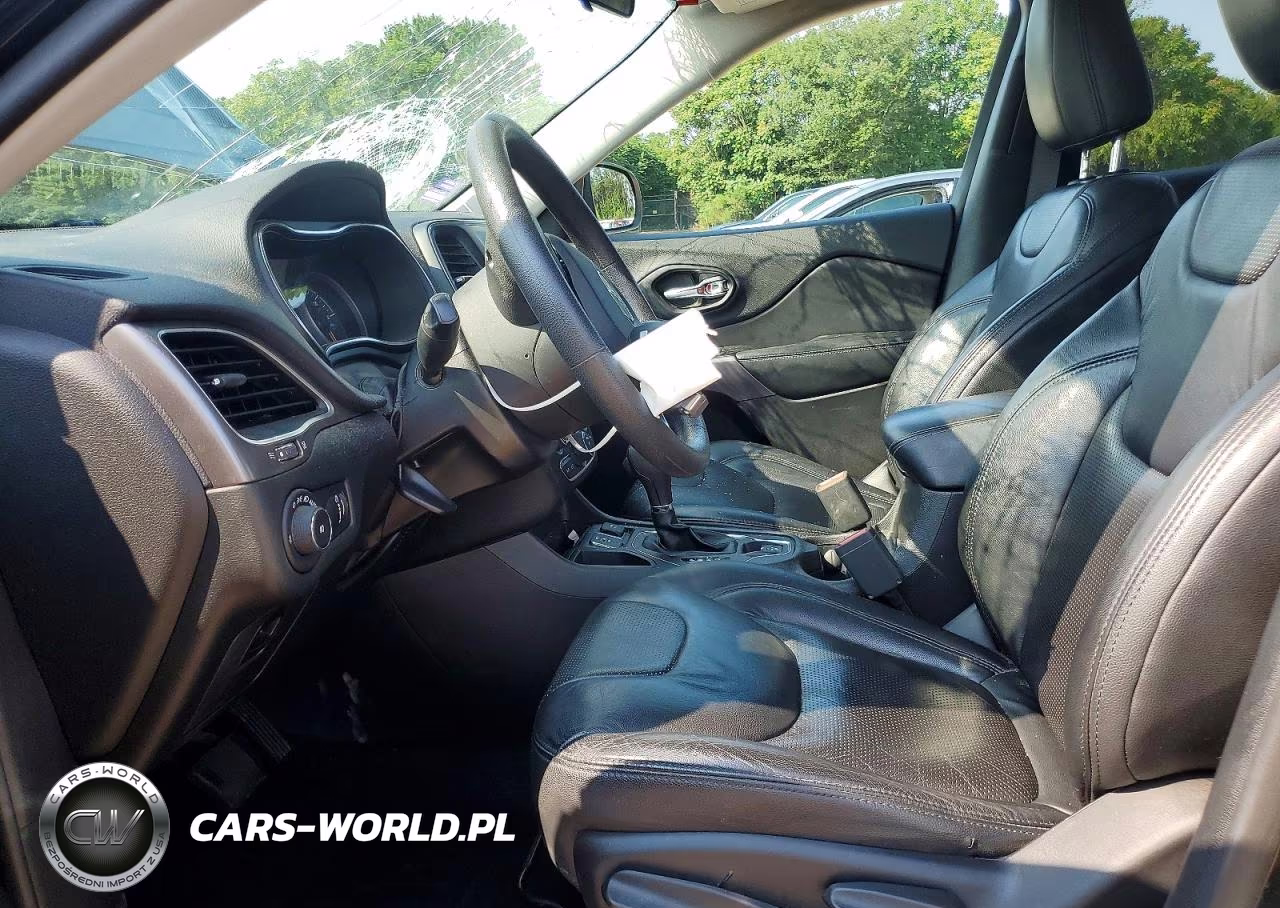 2019 Jeep Cherokee Latitude VIN:1C4PJLCB7KD479510 - 7