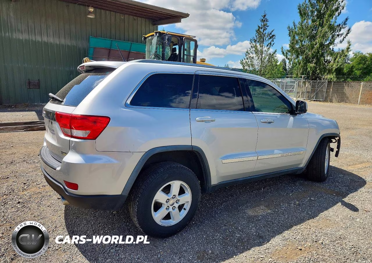 2011 Jeep Grand Cherokee Laredo VIN:1J4RR4GG5BC635654 - 3