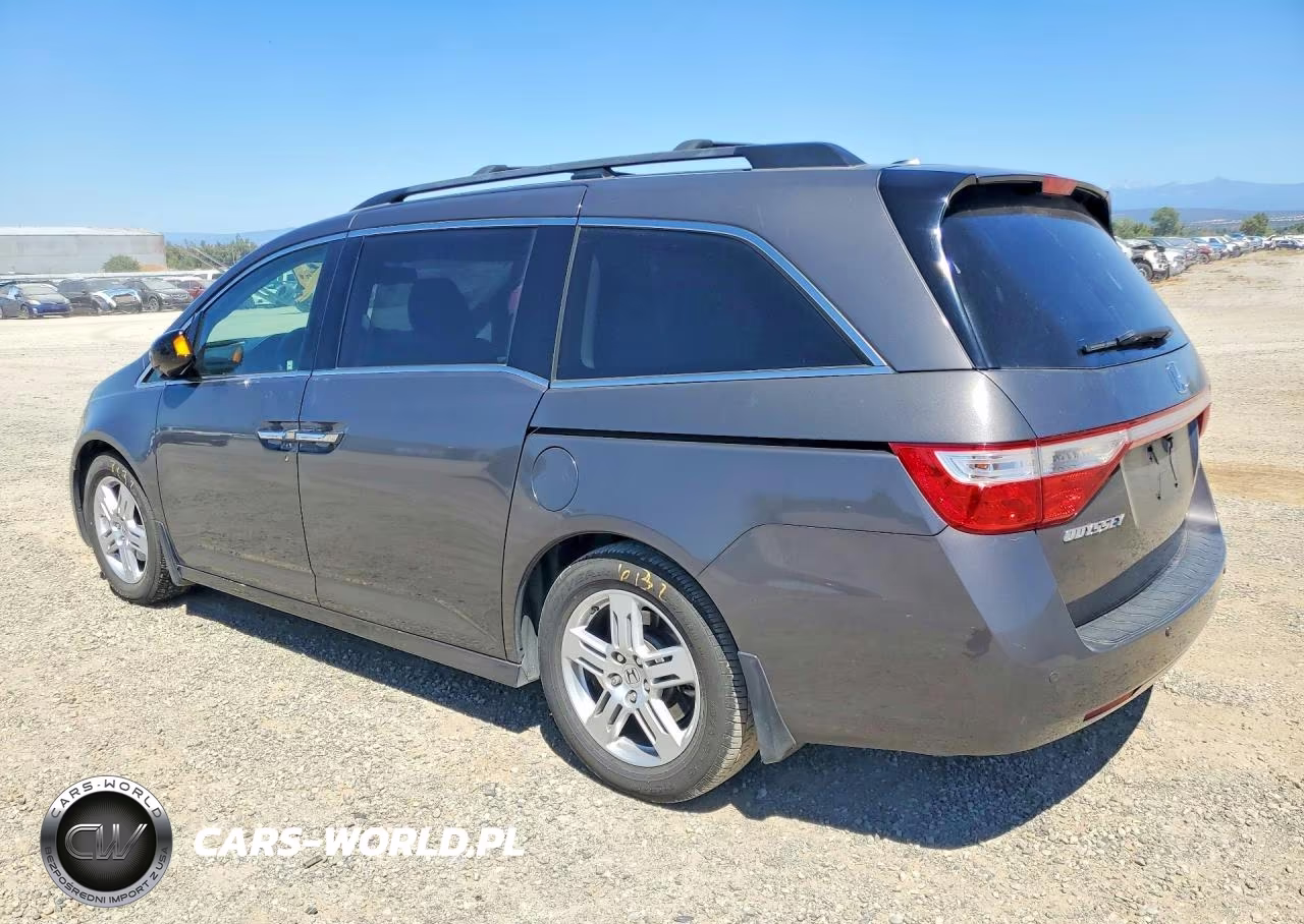 2013 Honda Odyssey Touring VIN:5FNRL5H96DB052447 - 2