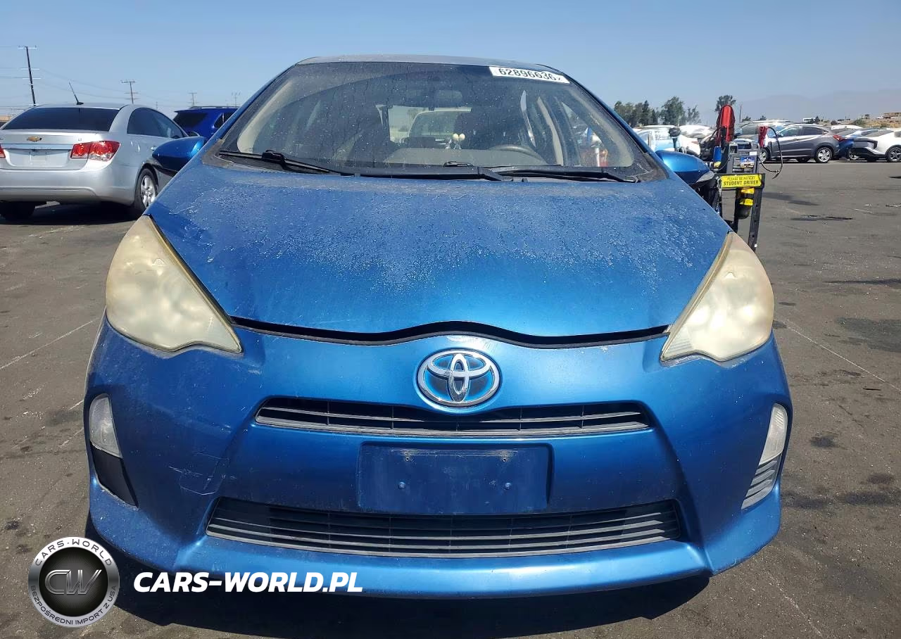 2012 Toyota Prius C Three VIN:JTDKDTB38C1009954 - 5