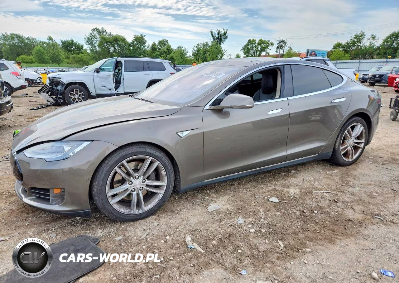 2015 Tesla Model S VIN:5YJSA1E26FF110826 - 1