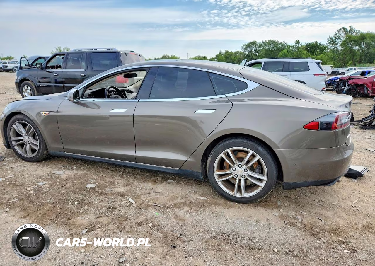 2015 Tesla Model S VIN:5YJSA1E26FF110826 - 2