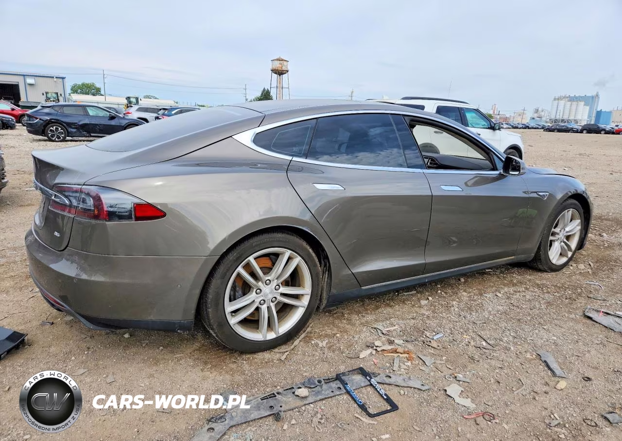 2015 Tesla Model S VIN:5YJSA1E26FF110826 - 3