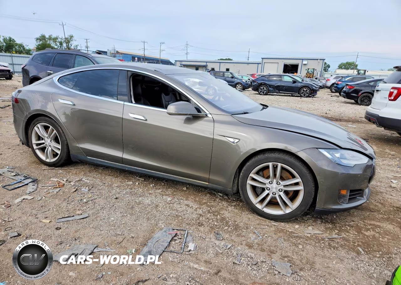 2015 Tesla Model S VIN:5YJSA1E26FF110826 - 4