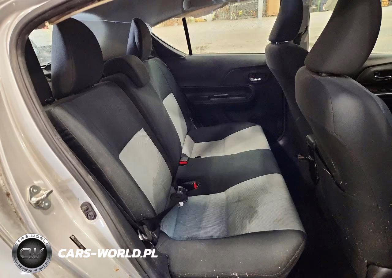 2015 Toyota Prius C Two VIN:JTDKDTB35F1088522 - 10