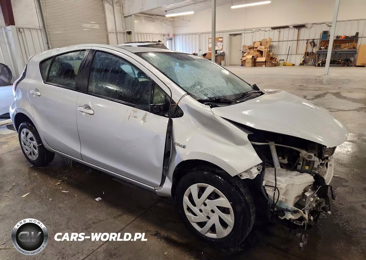 2015 Toyota Prius C Two VIN:JTDKDTB35F1088522 - 4