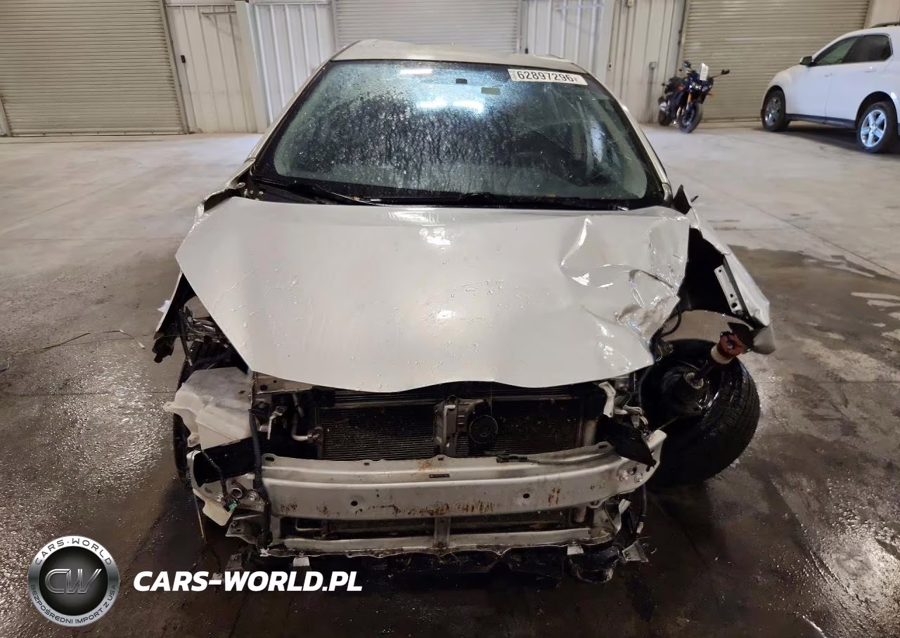 2015 Toyota Prius C Two VIN:JTDKDTB35F1088522 - 5