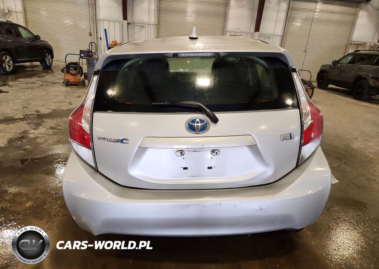 2015 Toyota Prius C Two VIN:JTDKDTB35F1088522 - 6