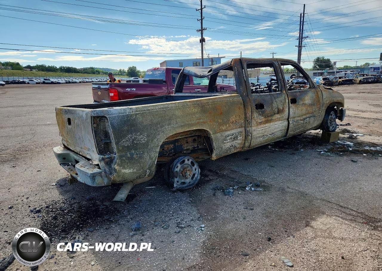 2002 Chevrolet Silverado K2500 Heavy Duty VIN:1GCHK23112F133377 - 3