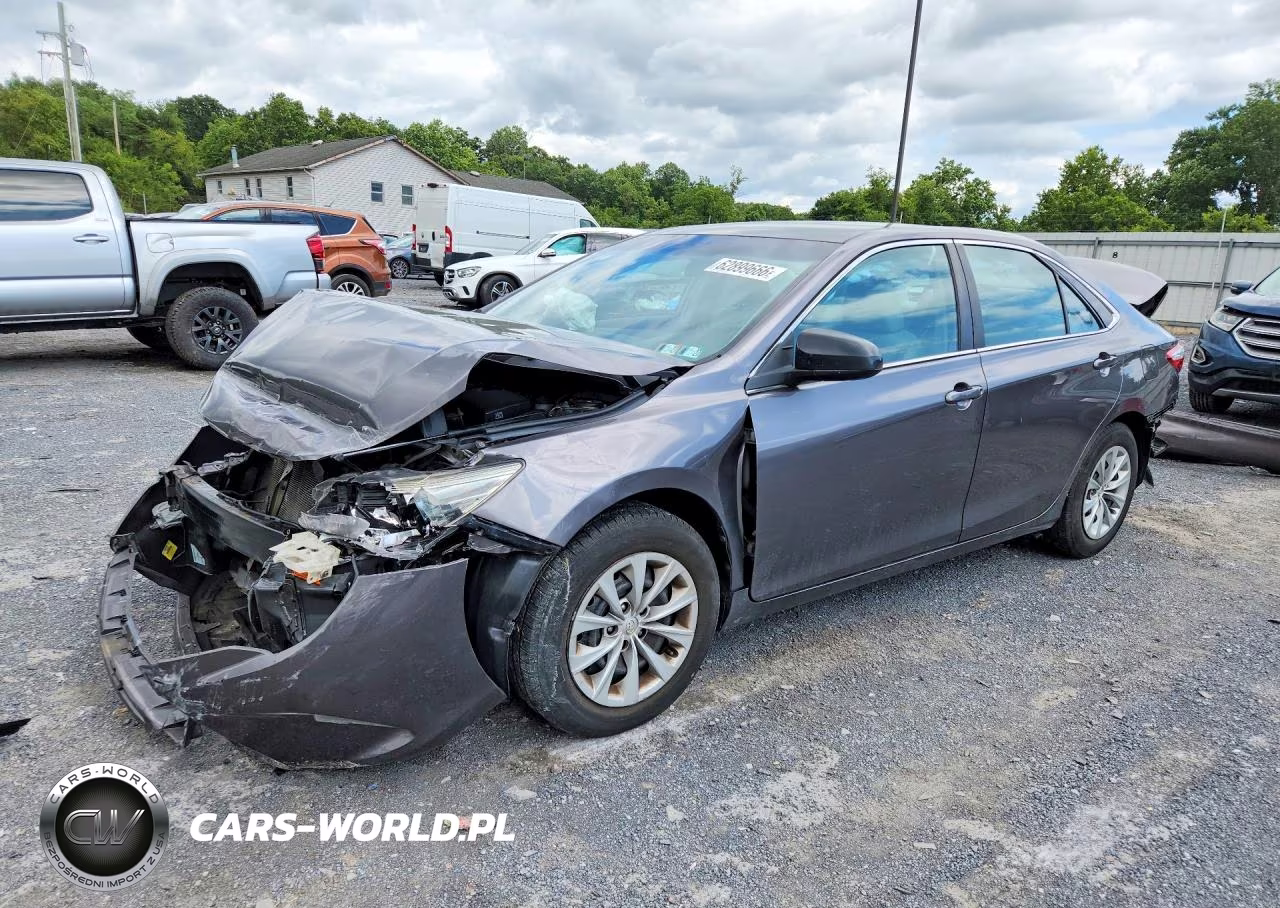 2015 Toyota Camry Le – zdjęcie 1 z 13