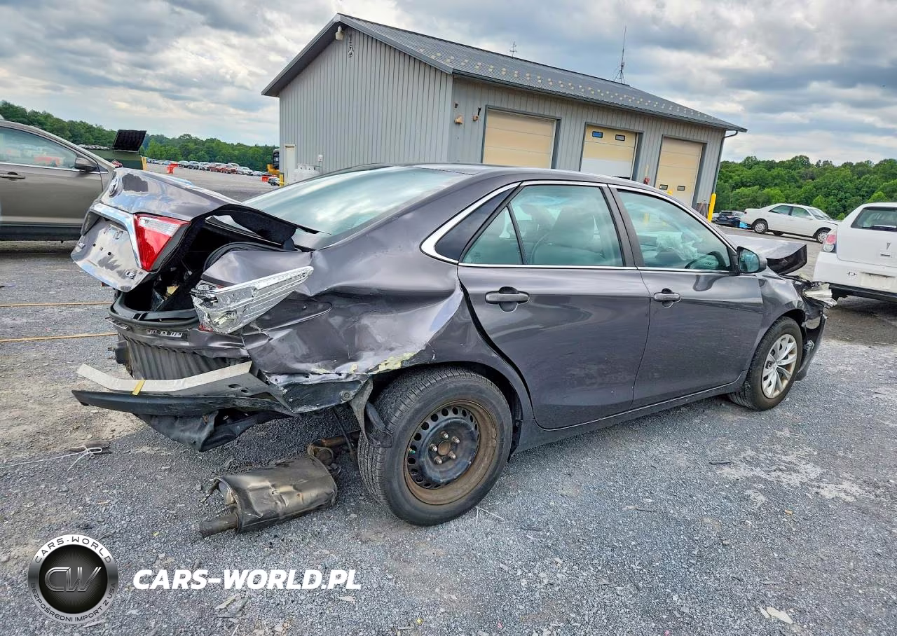 2015 Toyota Camry Le VIN:4T4BF1FKXFR502989 - 3