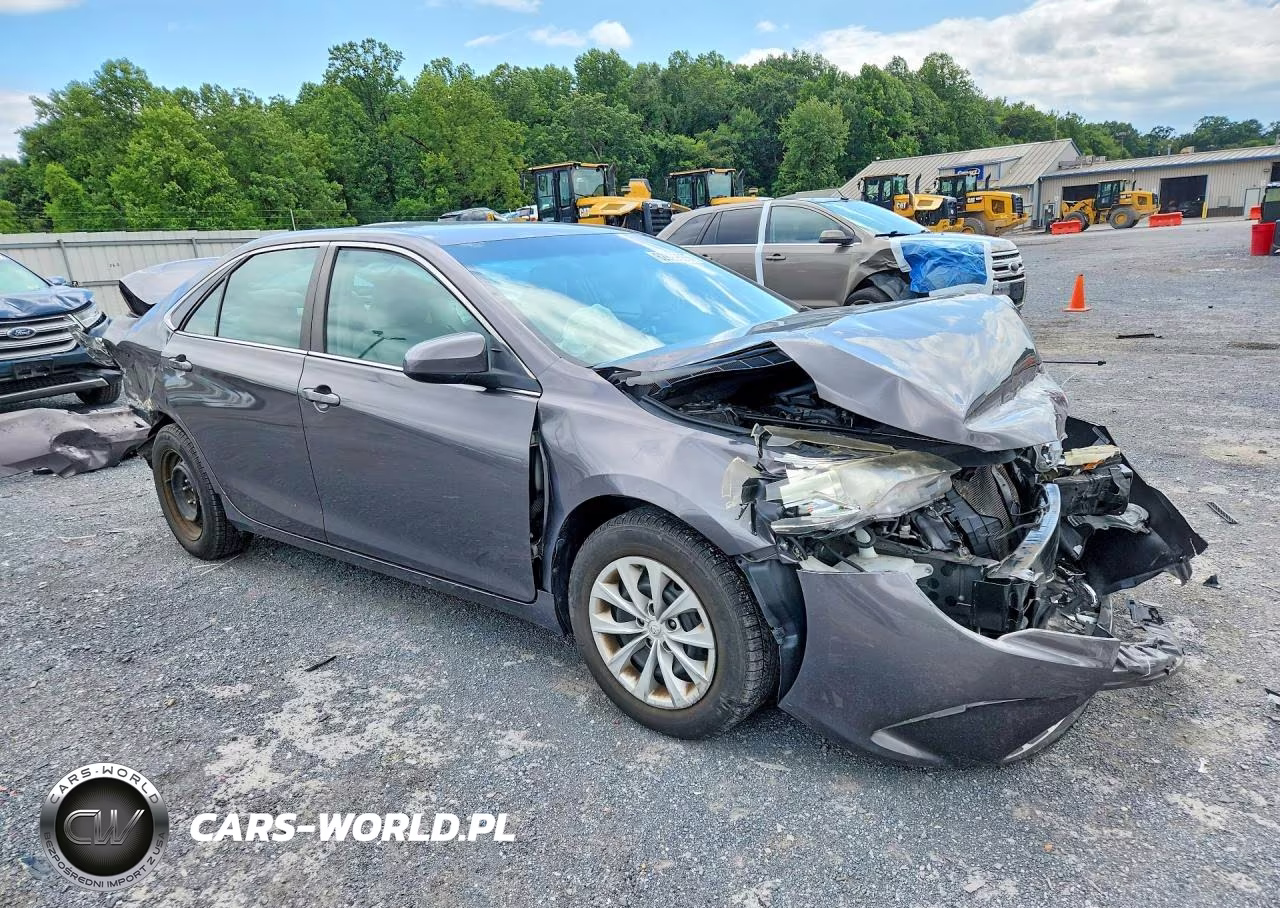 2015 Toyota Camry Le VIN:4T4BF1FKXFR502989 - 4