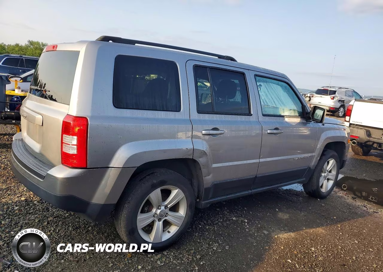 2015 Jeep Patriot Latitude VIN:1C4NJRFB1FD376367 - 3