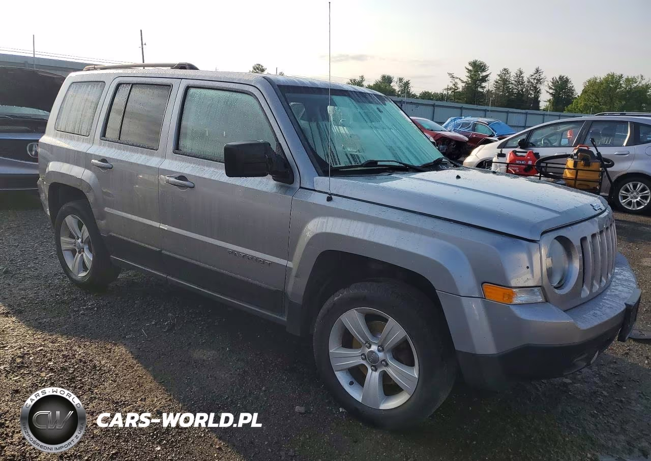 2015 Jeep Patriot Latitude VIN:1C4NJRFB1FD376367 - 4