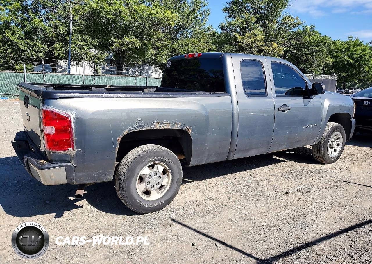 2011 Chevrolet Silverado C1500 VIN:1GCRCPEX6BZ345528 - 3