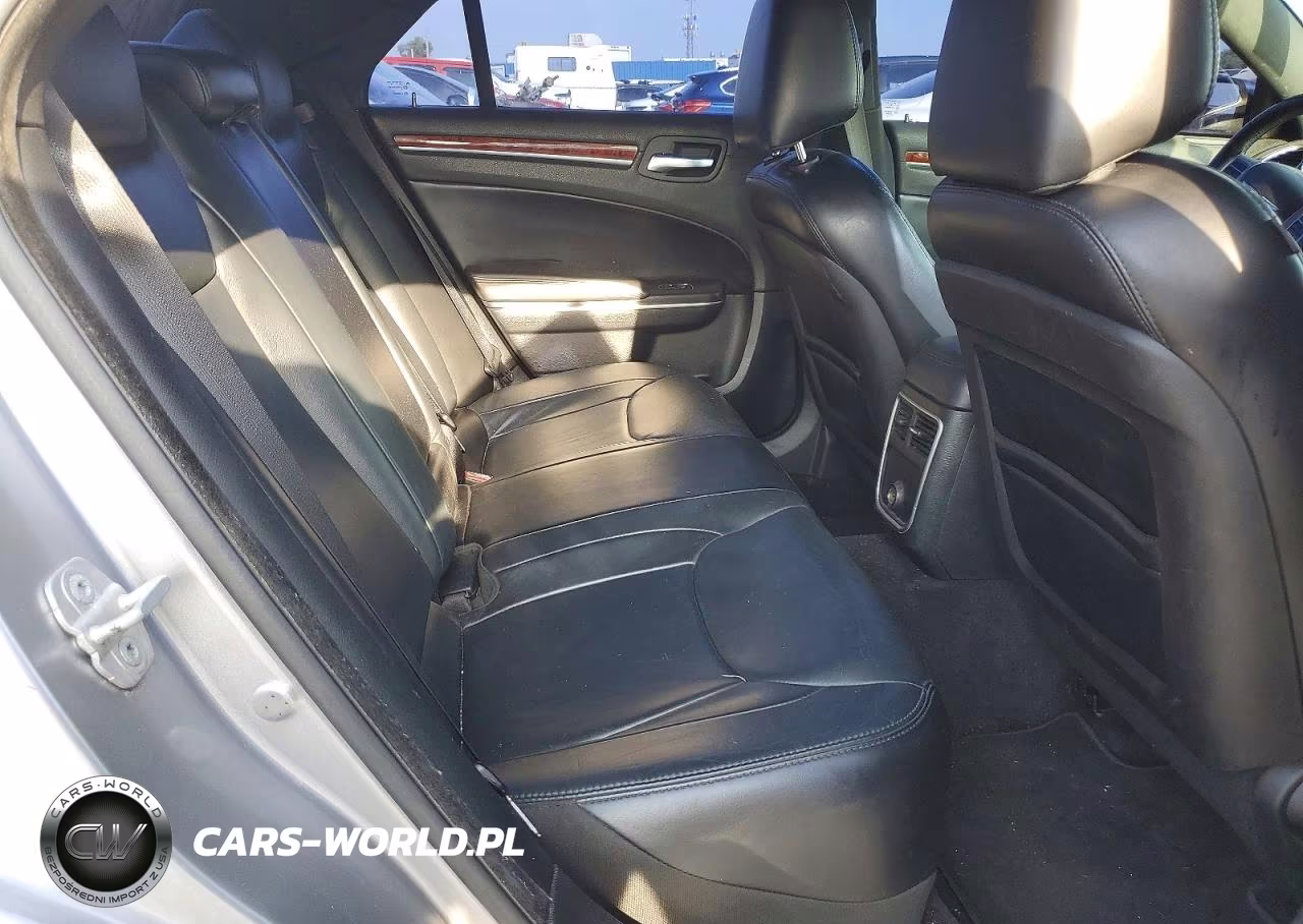 2014 Chrysler 300 VIN:2C3CCAAG3EH141609 - 10