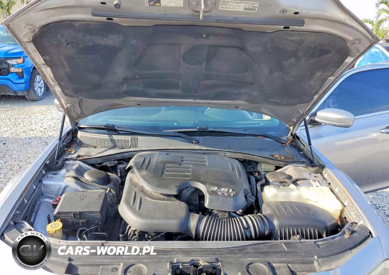 2014 Chrysler 300 VIN:2C3CCAAG3EH141609 - 11