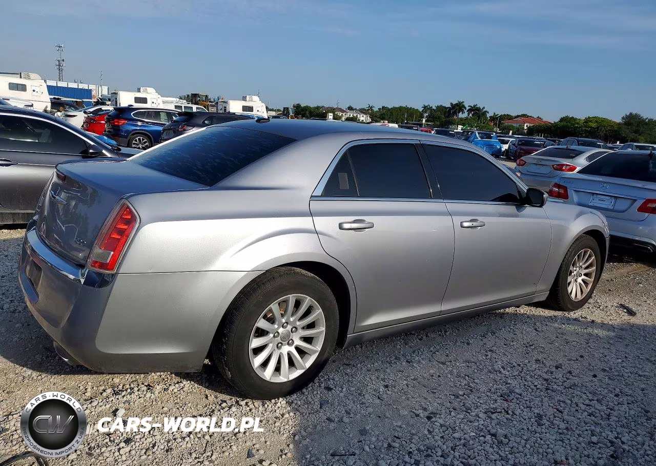 2014 Chrysler 300 VIN:2C3CCAAG3EH141609 - 3
