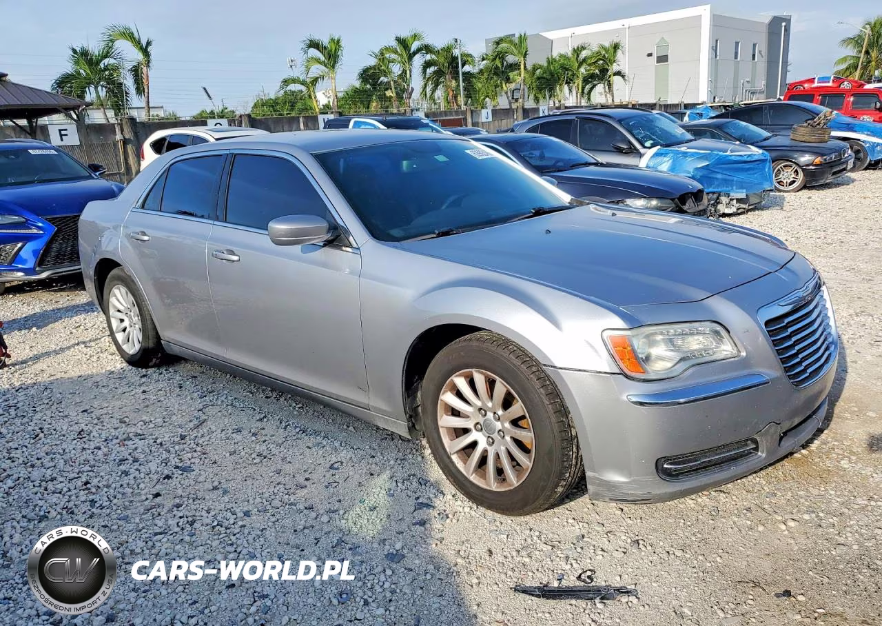 2014 Chrysler 300 VIN:2C3CCAAG3EH141609 - 4