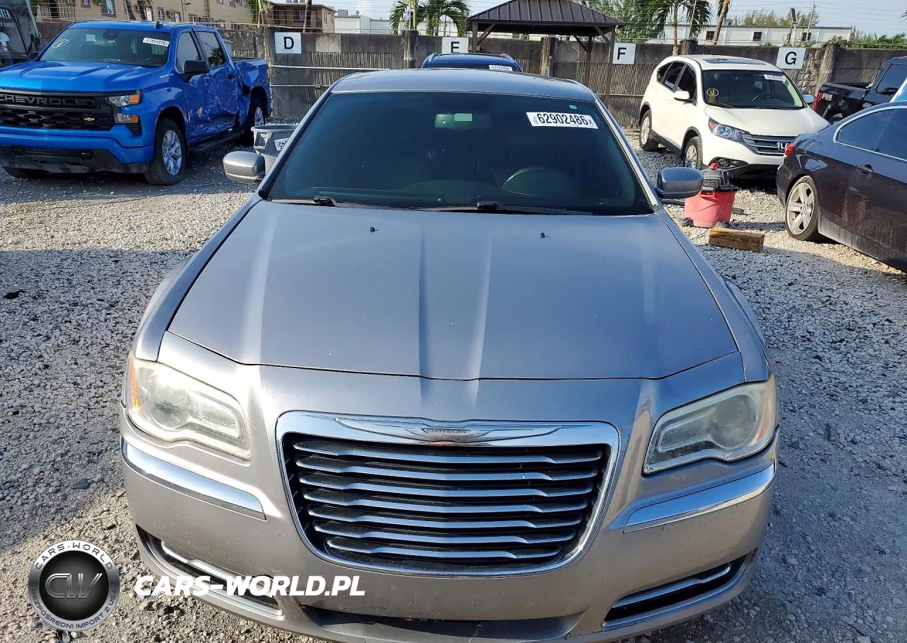 2014 Chrysler 300 VIN:2C3CCAAG3EH141609 - 5