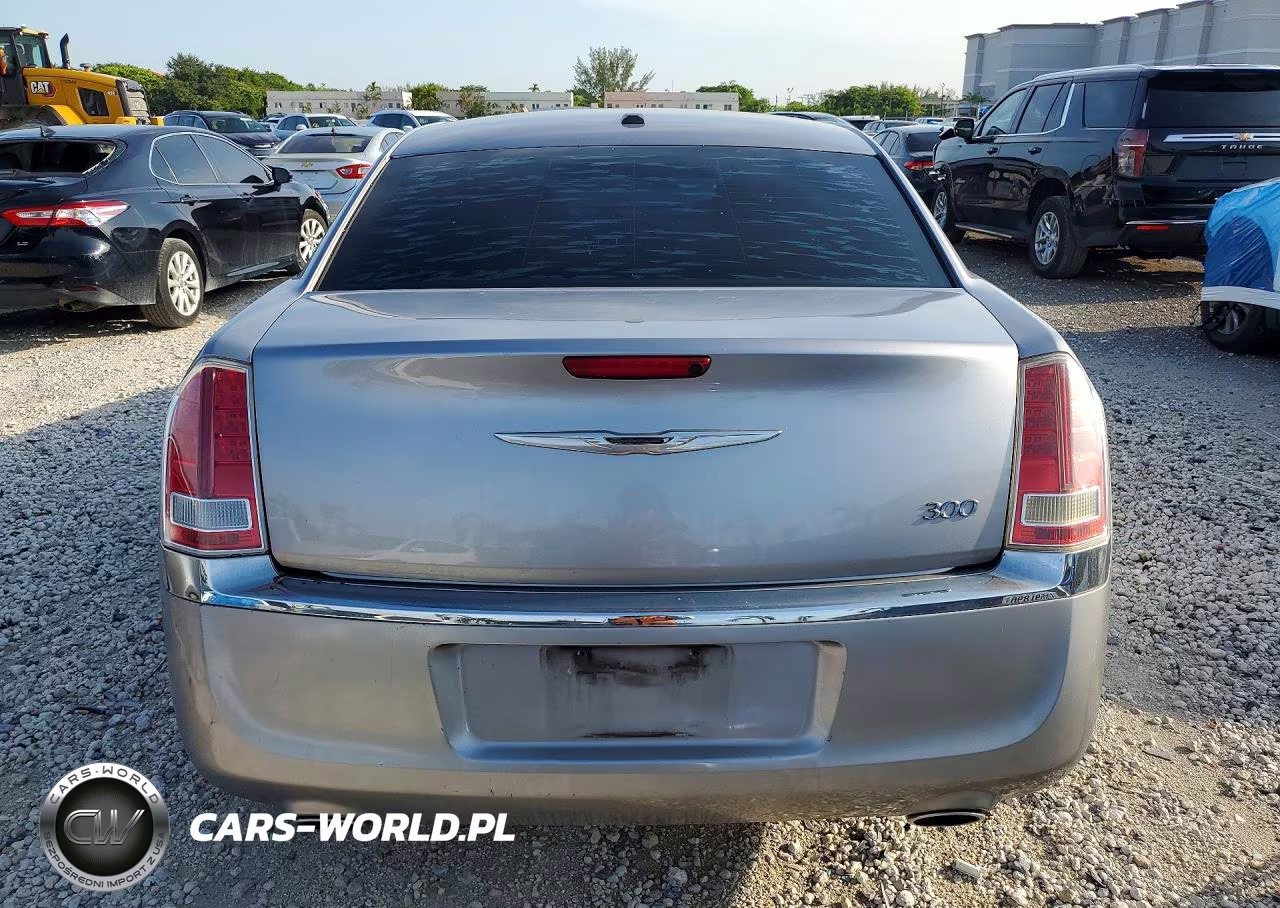 2014 Chrysler 300 VIN:2C3CCAAG3EH141609 - 6