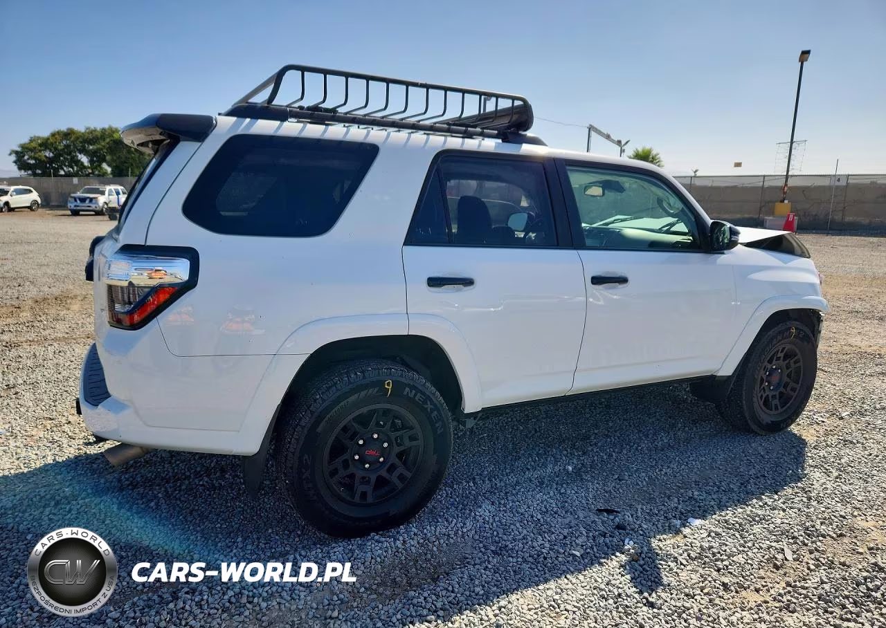 2021 Toyota 4Runner Venture Edition VIN:JTEHU5JR1M5853464 - 3