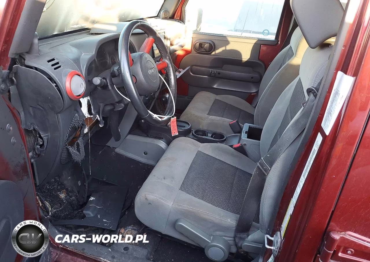2010 Jeep Wrangler Unlimited Sahara VIN:1J4BA5H12AL114415 - 7