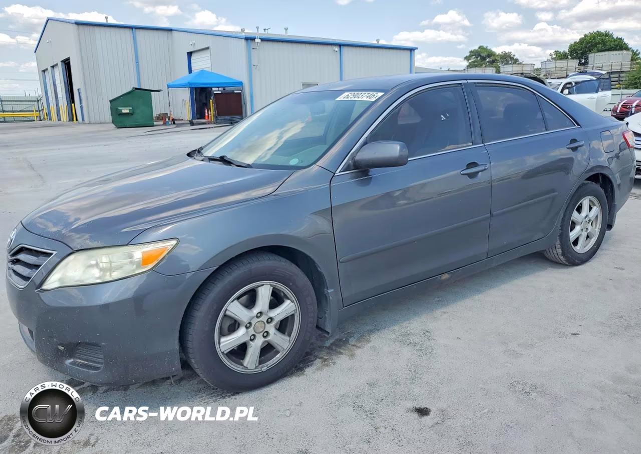 2010 Toyota Camry Le – zdjęcie 1 z 12