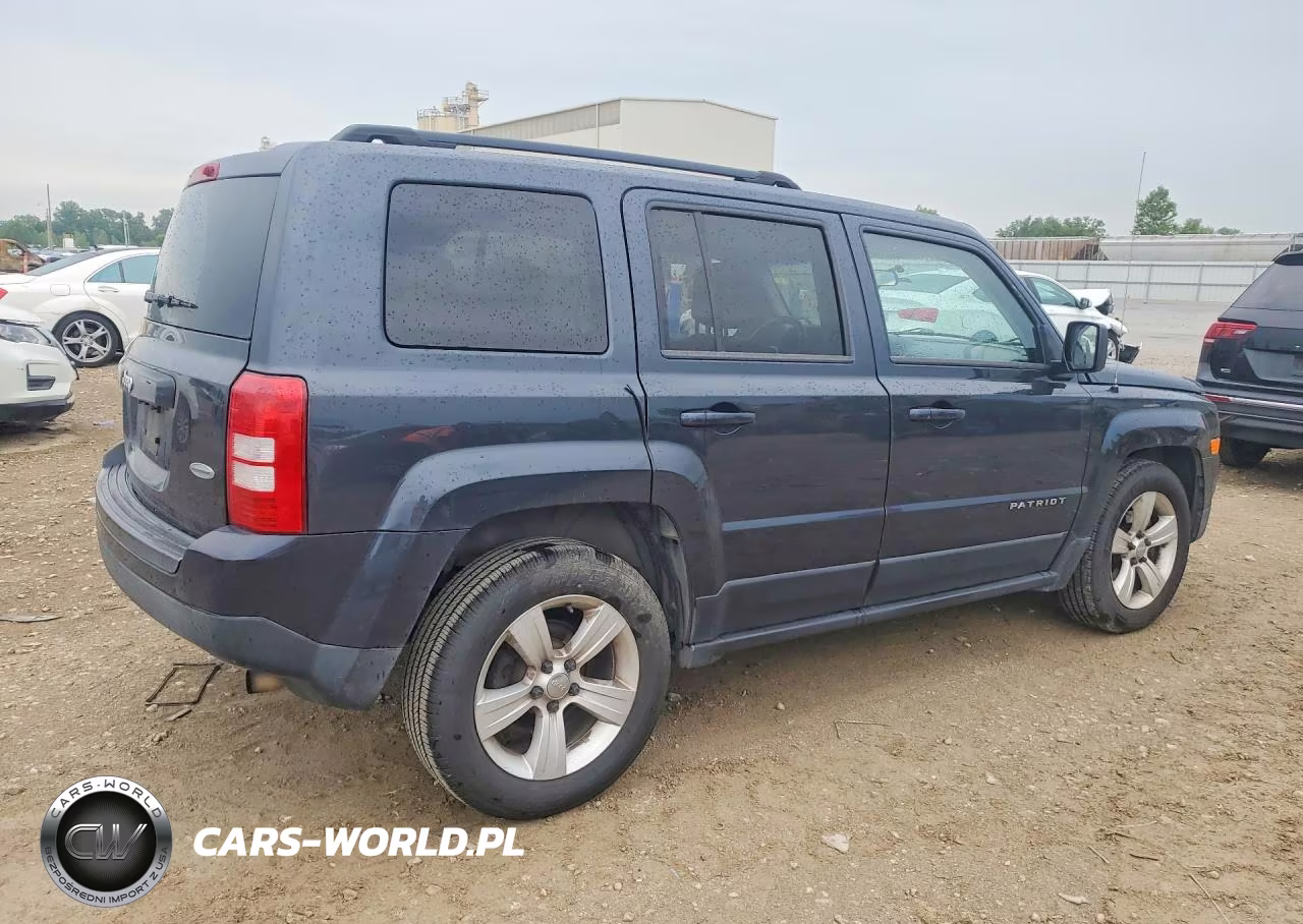2015 Jeep Patriot Latitude VIN:1C4NJRFB1FD269562 - 3