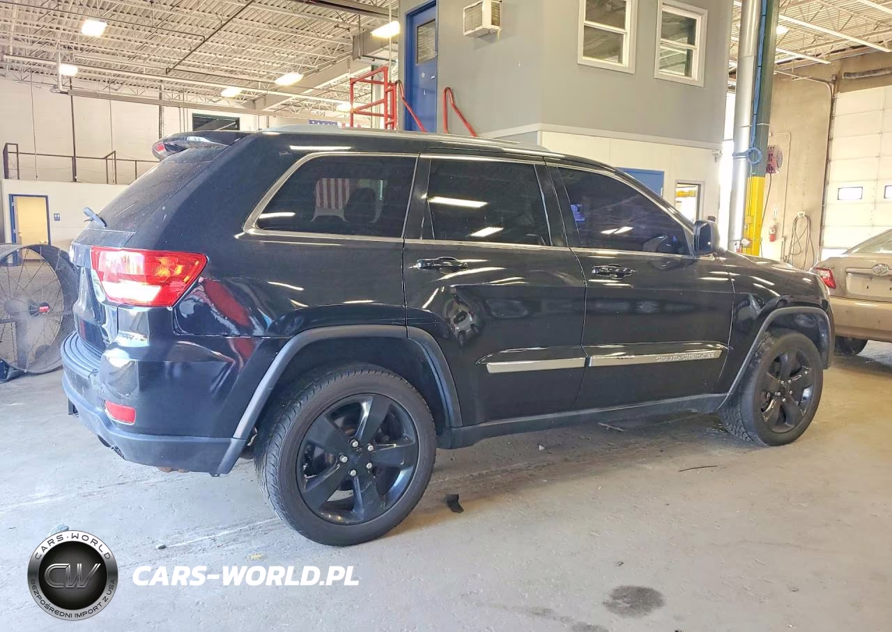 2012 Jeep Grand Cherokee Laredo VIN:1C4RJFAG0CC232037 - 3