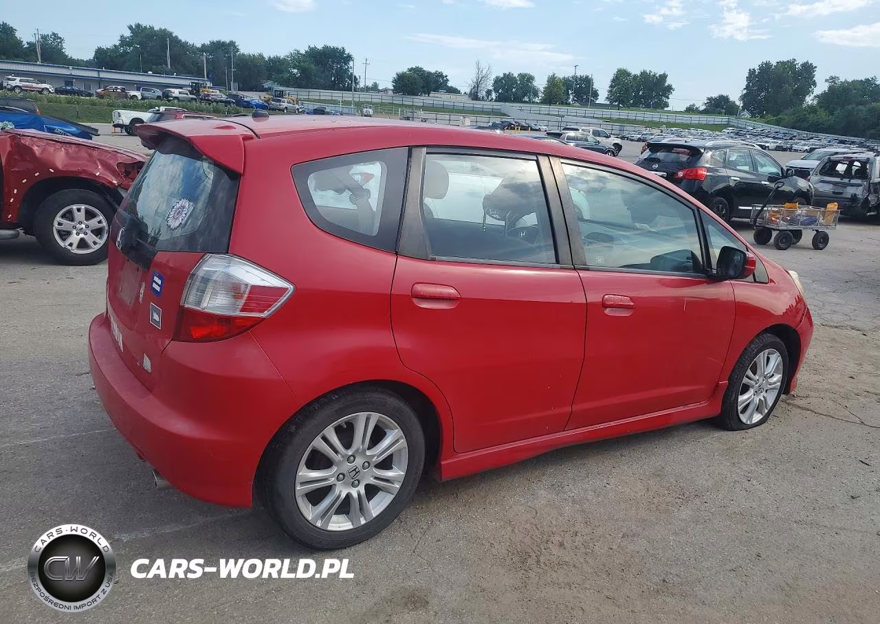 2011 Honda Fit Sport VIN:JHMGE8H59BC026644 - 3