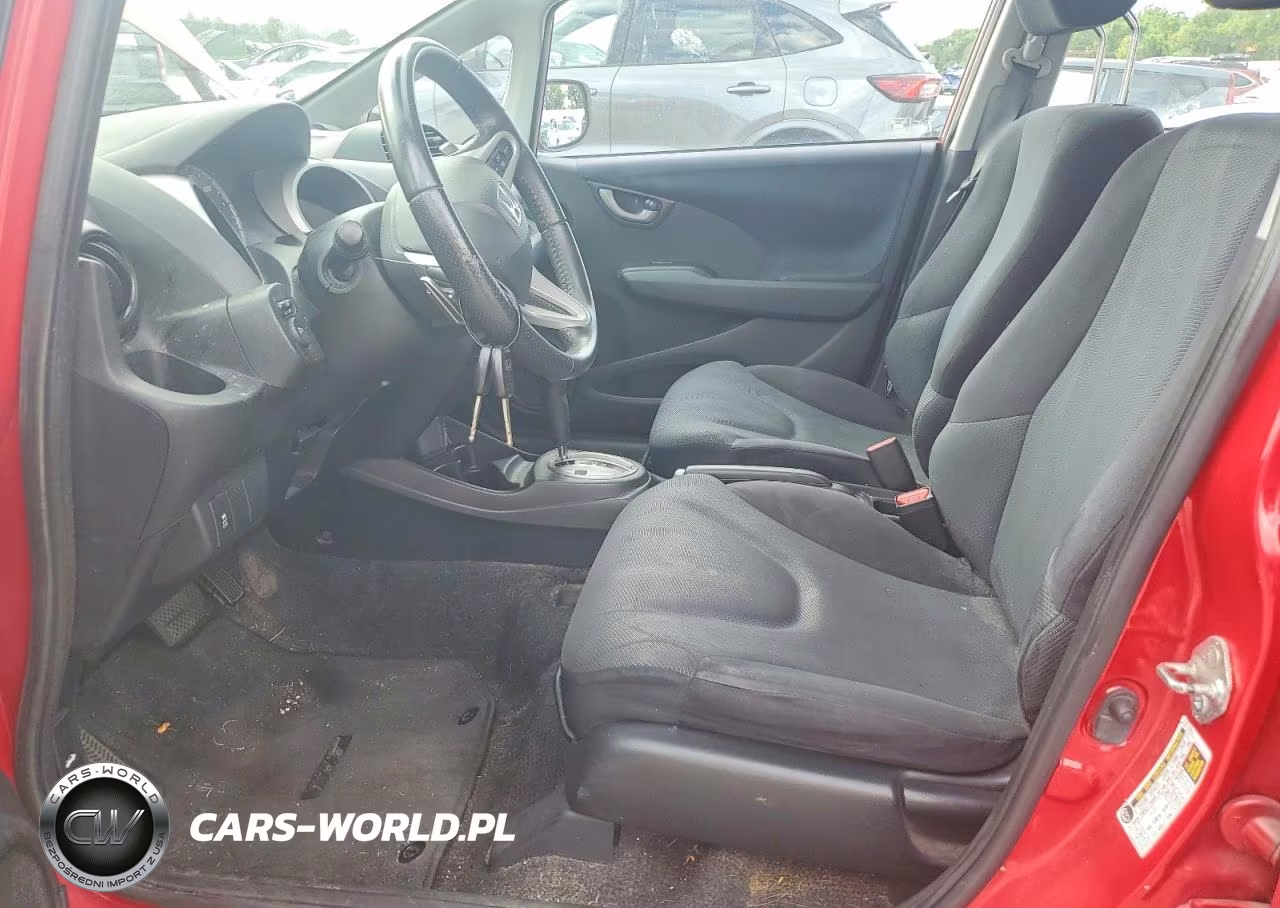 2011 Honda Fit Sport VIN:JHMGE8H59BC026644 - 9