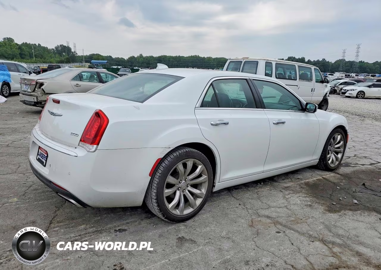 2019 Chrysler 300 Limited VIN:2C3CCAEG7KH722584 - 3