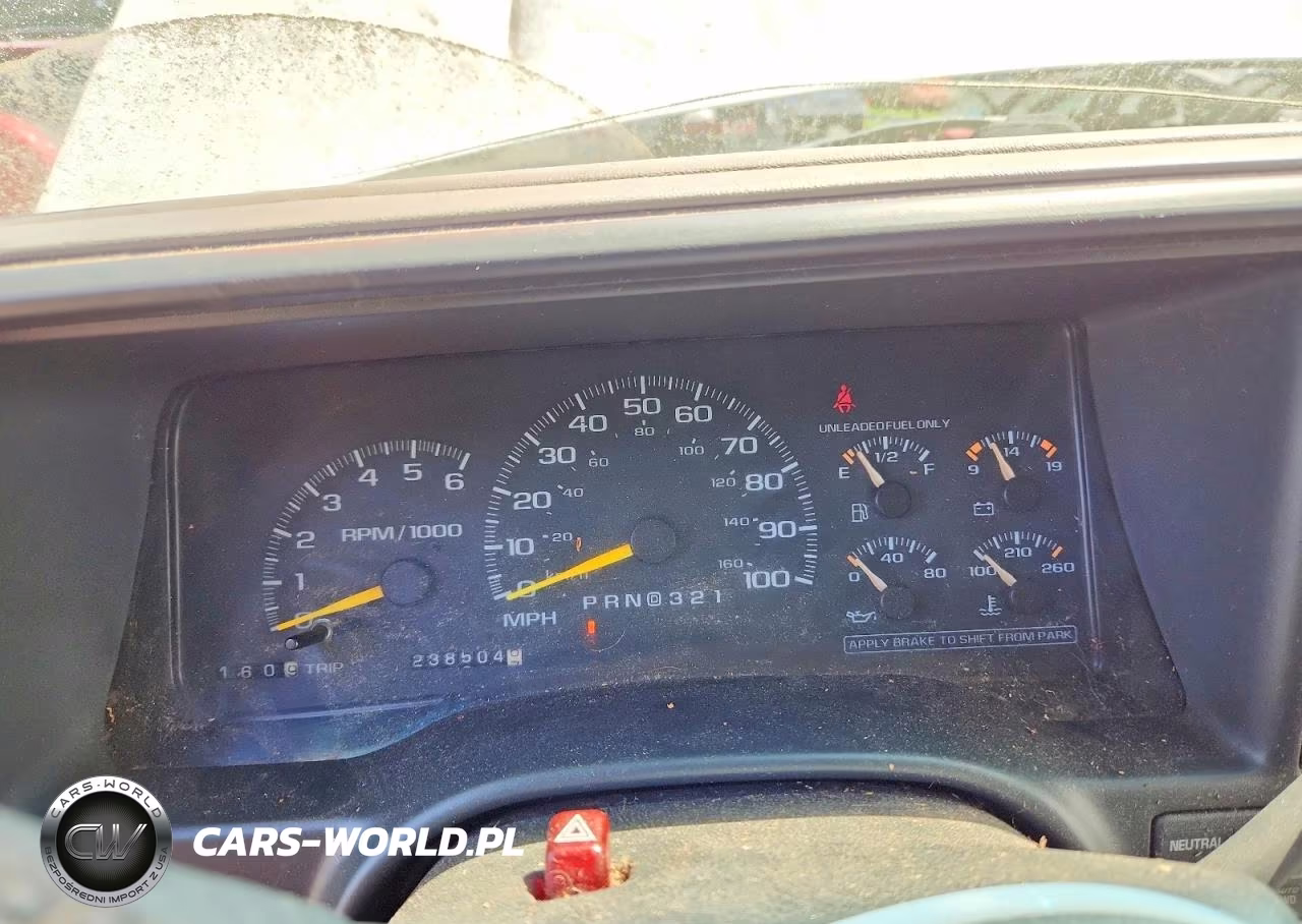 1999 Chevrolet Suburban K1500 VIN:3GNFK16R8XG127205 - 9