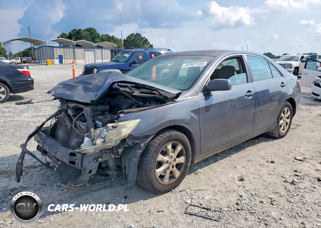 2010 Toyota Camry Le – zdjęcie 1 z 13