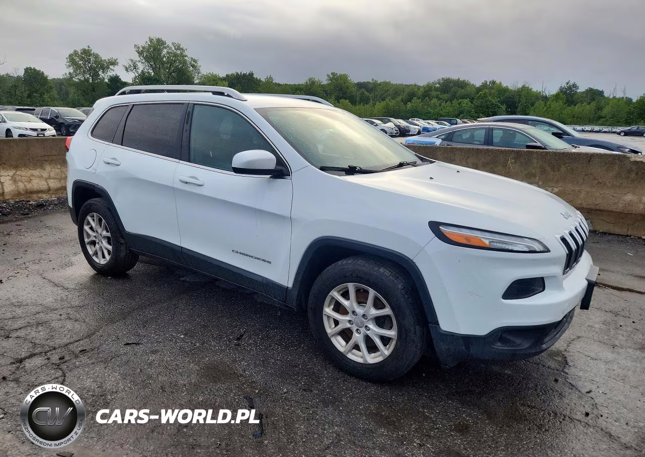 2015 Jeep Cherokee Latitude VIN:1C4PJMCS5FW588855 - 4