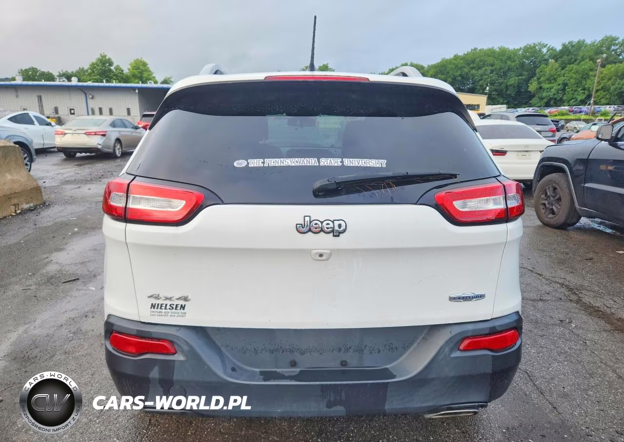 2015 Jeep Cherokee Latitude VIN:1C4PJMCS5FW588855 - 6