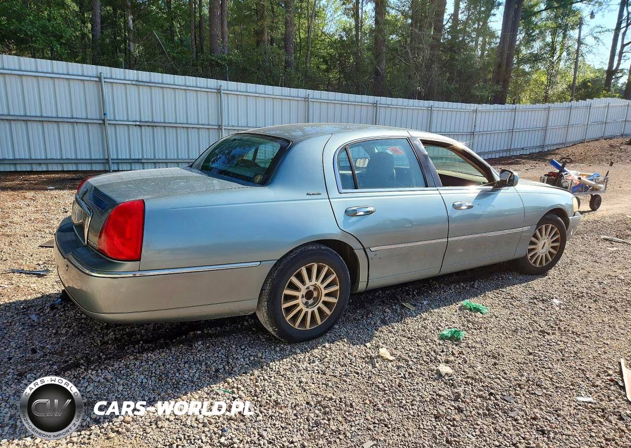 2004 Lincoln Town Car Executive VIN:1LNHM81W24Y649391 - 3
