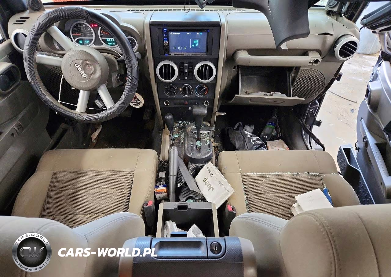 2008 Jeep Wrangler Unlimited Sahara VIN:1J4GA59108L532213 - 8